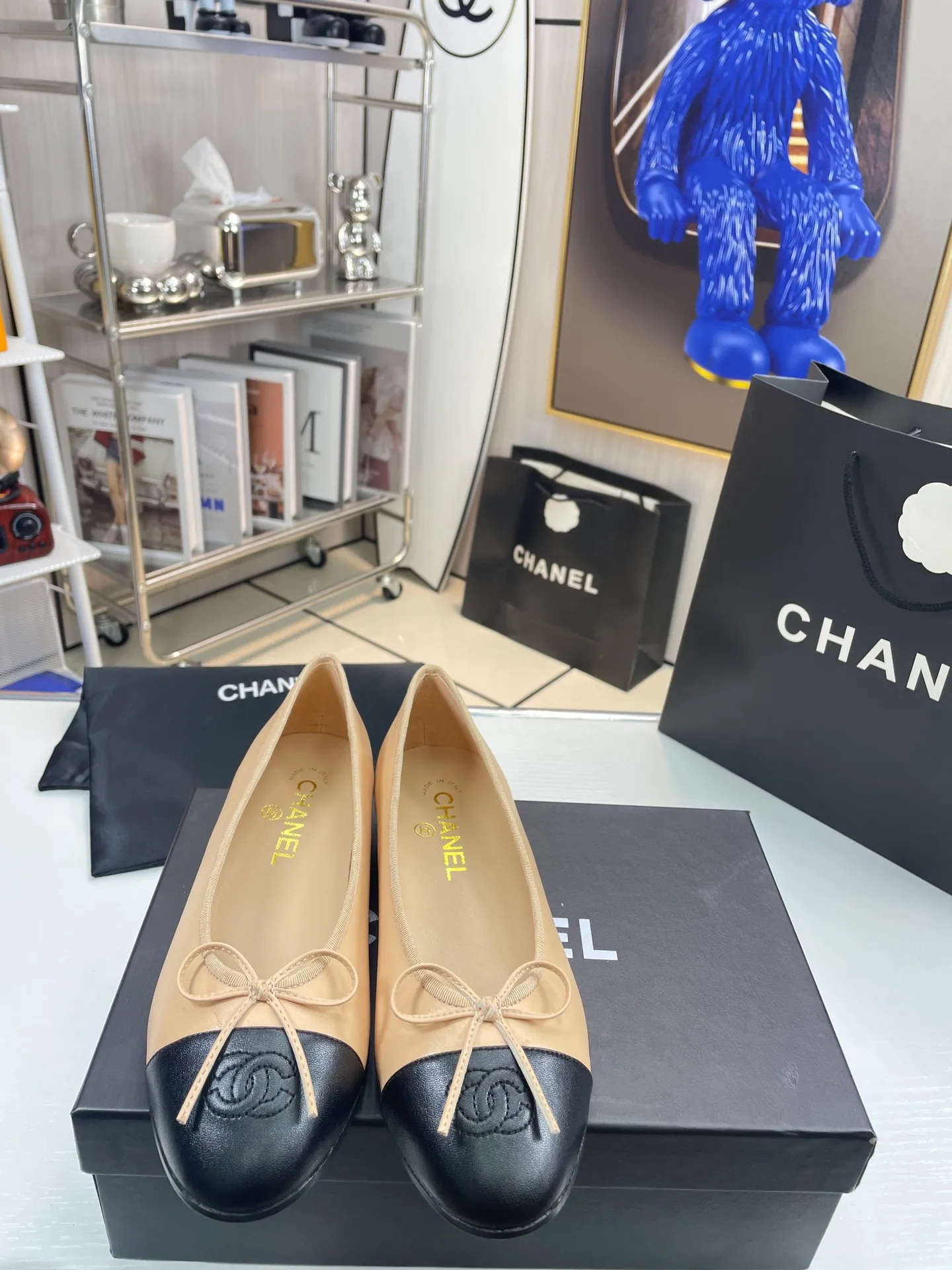 👟👟Ex-factory price 440👟👟 Women's shoe factory Chanel - classic color-blocked ballet shoes ⚠ Fashionable catwalk style❤M After many years, it still attracts fans... The splicing color mix and bow embellishment make it fashionable! How to match the series to look good! Original customized wood-colored genuine leather outsole, 1.5cm square heel, imported mixed woolen surface/mixed sheepskin surface, sheepskin lining for feet... Regular size 34-40 (customized size 41 is non-refundable) 🎁Supporting packaging